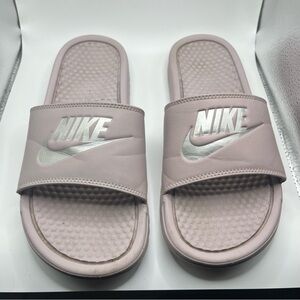 Nike Women's Sandals in Light Pink and Silver